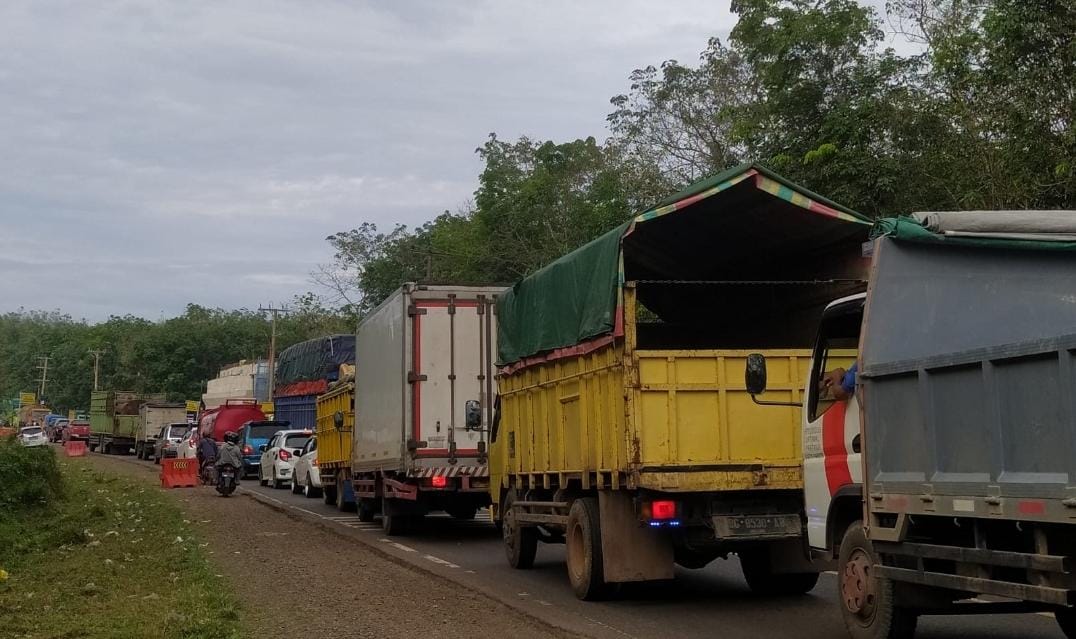 Awas Macet . . . Perbaikan Ruas Jalan Lintas Palembang – Betung di Mulai